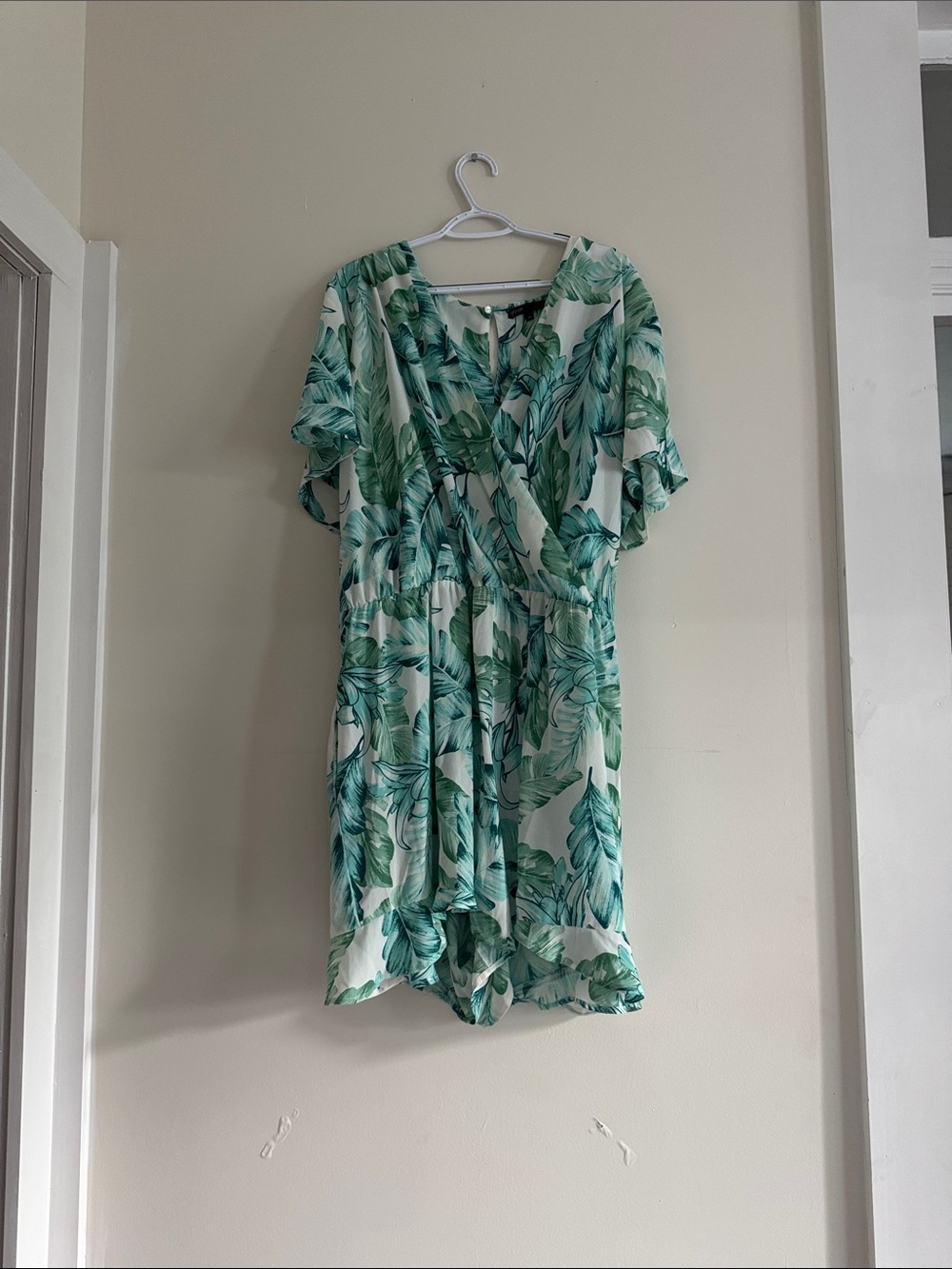 Green Leaf-Print V-Neck Summer Romper